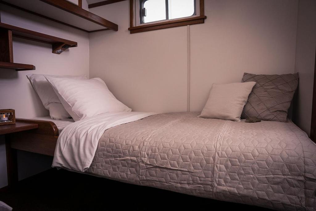 Unique Hotelboat Botel Lena Maria Amsterdam Luaran gambar